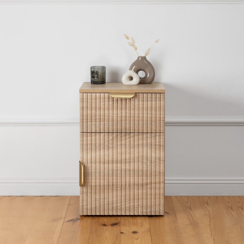 PORTO BEDSIDE TABLE – NATURAL OAK – FLUTED – PULL BRASS