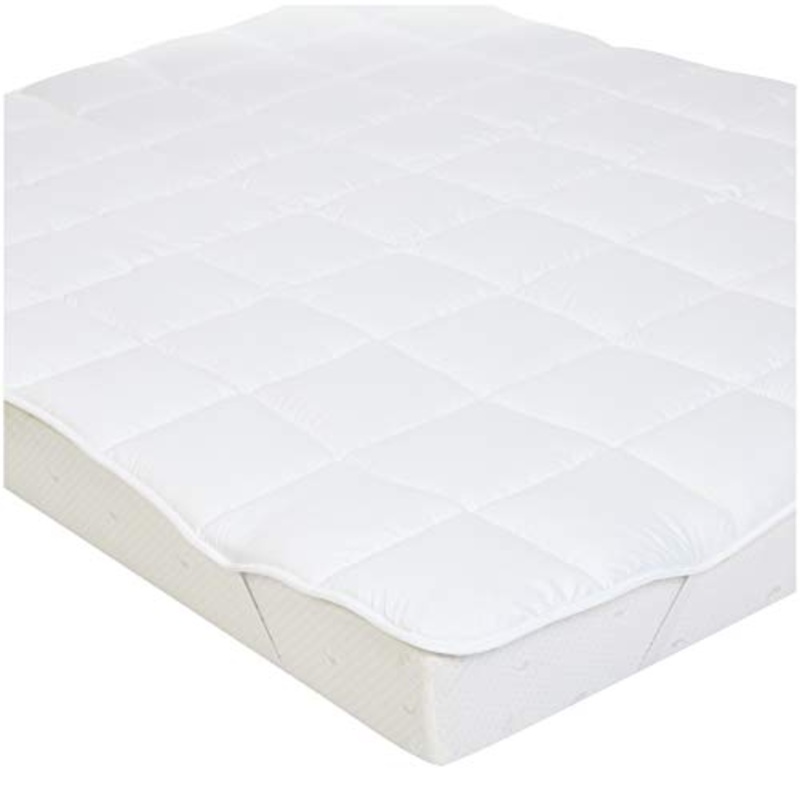 Amazon Basics – Coprimaterasso morbido, imbottitura in microfibra e poliestere, con elastici, bianco, 160 cm x 200 cm